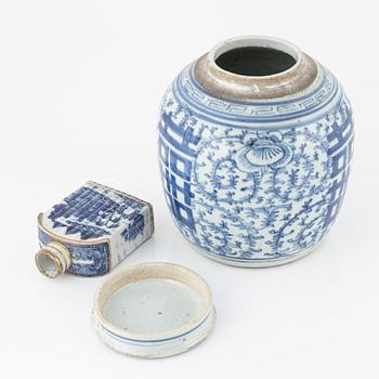 SEven pieces of blue and white porcelain, China, Qing dynasty, 18th-19th century.
