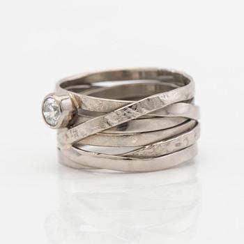 Ring, 18k vitguld med briljantslipad diamant.