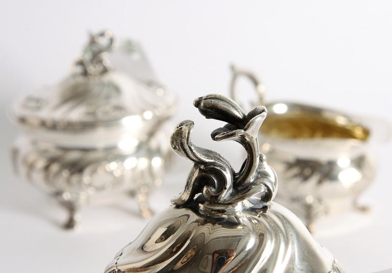 KAFFESERVIS, 3 delar, silver, rokokostil, C.G.H 1951-51.