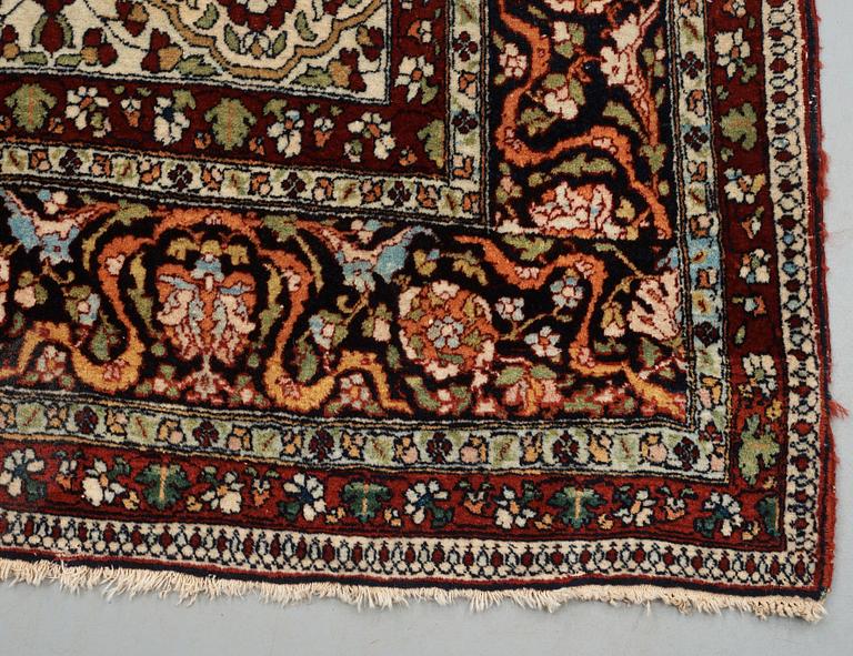 CARPET. Semi-antique Esfahan possibly. 278,5 x 203 cm.