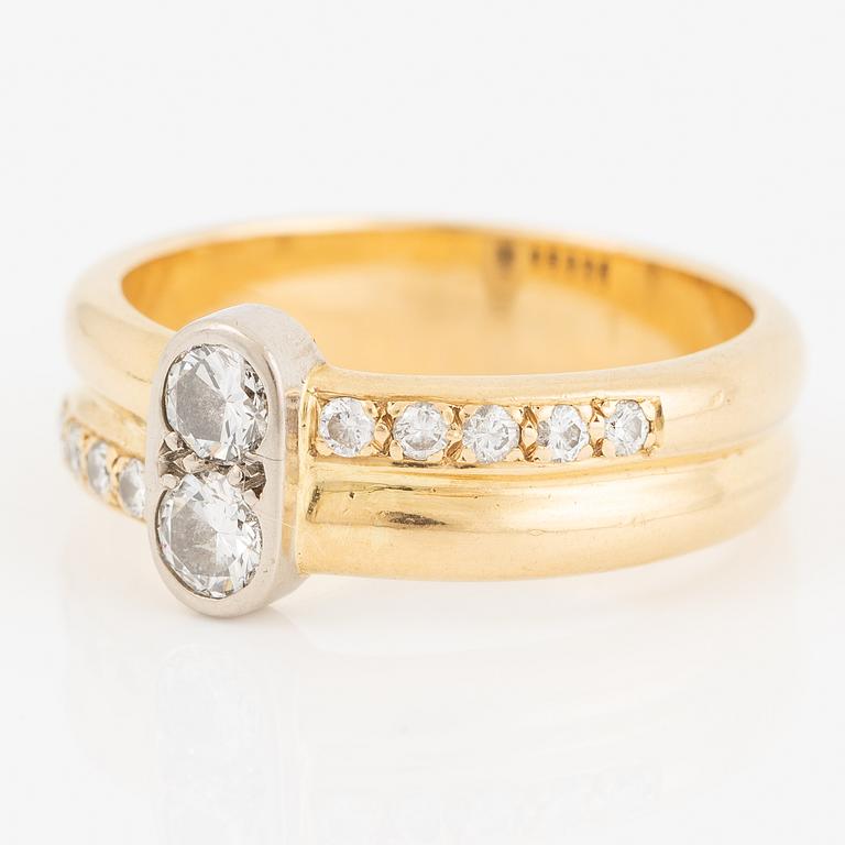 Ring, 18K gold with brilliant-cut diamonds.