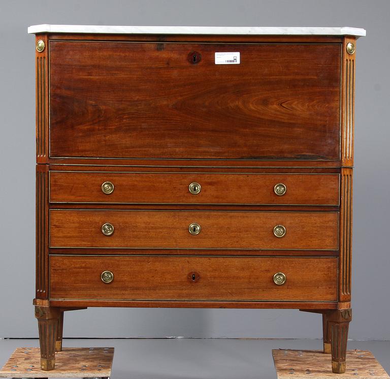 CHIFFONJÉ, sengustaviansk, 1800-talets början.