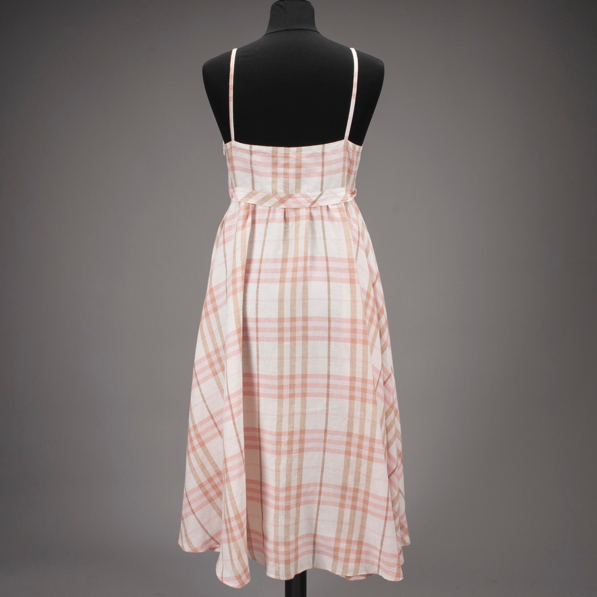 KLÄNNING, Burberry.