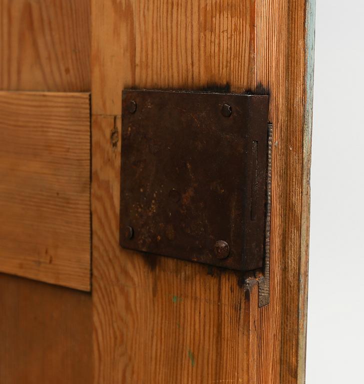 KLÄDSKÅP, 1800-talets första hälft.