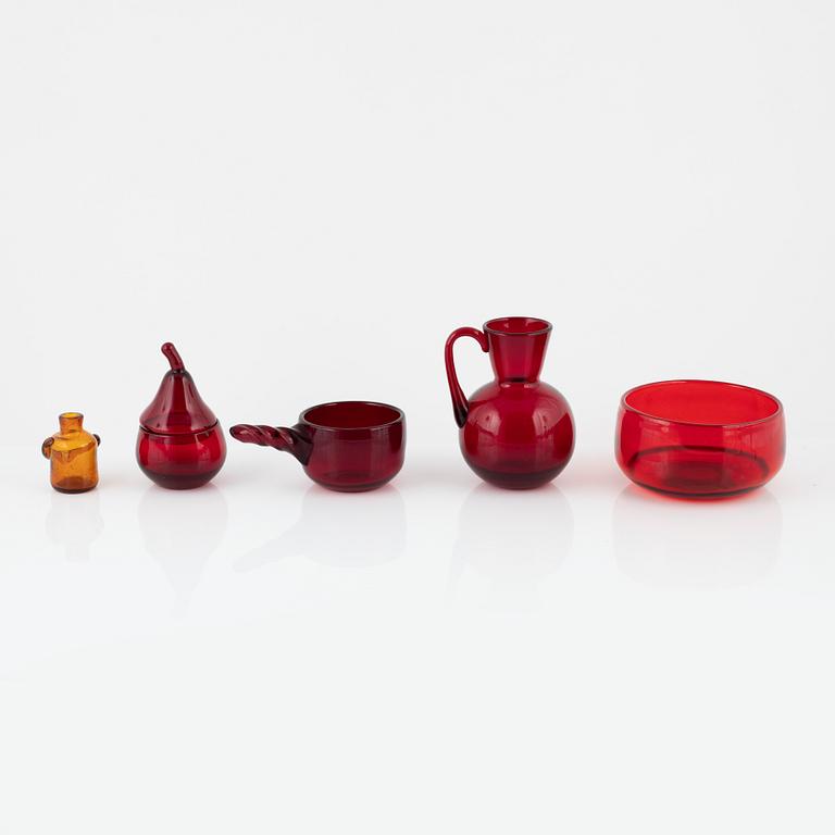 Ten decorative glass pieces, including Erik Höglund and Reijmyre, Sweden.