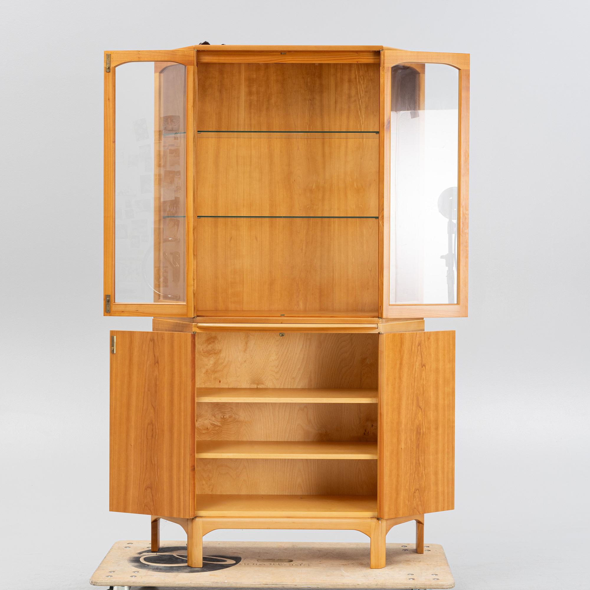 Carl Malmsten, skåp, "Undantaget", Carl Löfving & söner, 1900-talets slut.