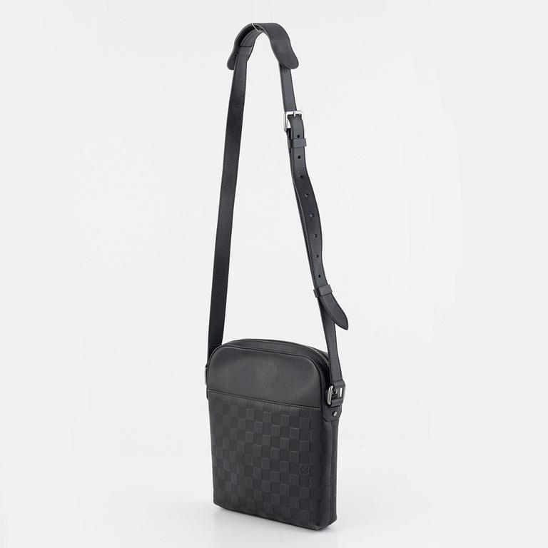 Louis Vuitton, bag, "Damier Infini District Pochette", 2015.