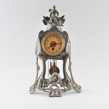 BORDSPENDYL, vitmetall, jugend, omkring år 1900.