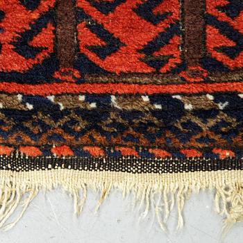 A rug, a semi-antique Baluch, ca 166 x 92 cm.