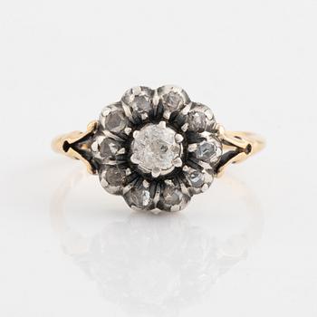 Ring in gold with old-cut and rose-cut diamonds.