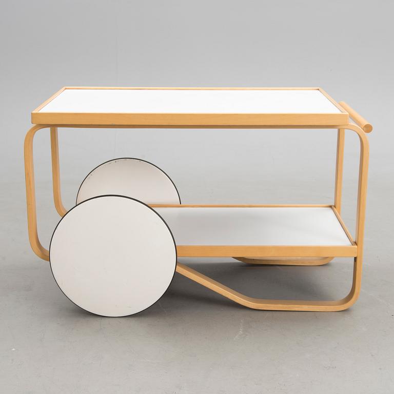 A late 20th century tea trolley 901, for Artek.