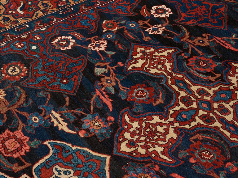 Matto, semi-antique, Chaharmahal/Bakhtiari Province, ca 386, 223,5 cm ( ca 2,5-3,5 cm flat weave at the ends).