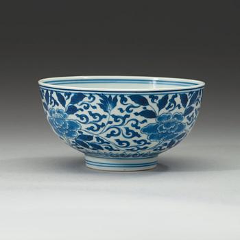 A blue and white bowl, Qing dynasty Kangxi (1662-1722). With Kangxis six characters mark and of the period.