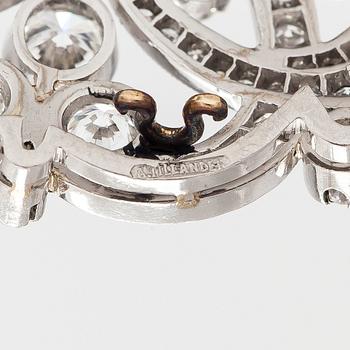 A.Tillander, brosch, platina, briljantslipade dimanter tot ca 2.11 ct och odlad pärla.