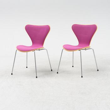 Arne Jacobsen, stolar, 6 st, "Sjuan", Fritz Hansen, Danmark, daterade 1991.