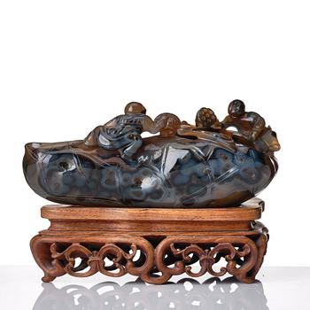 A sculptured agathe brush washer, late Qing dynasty.