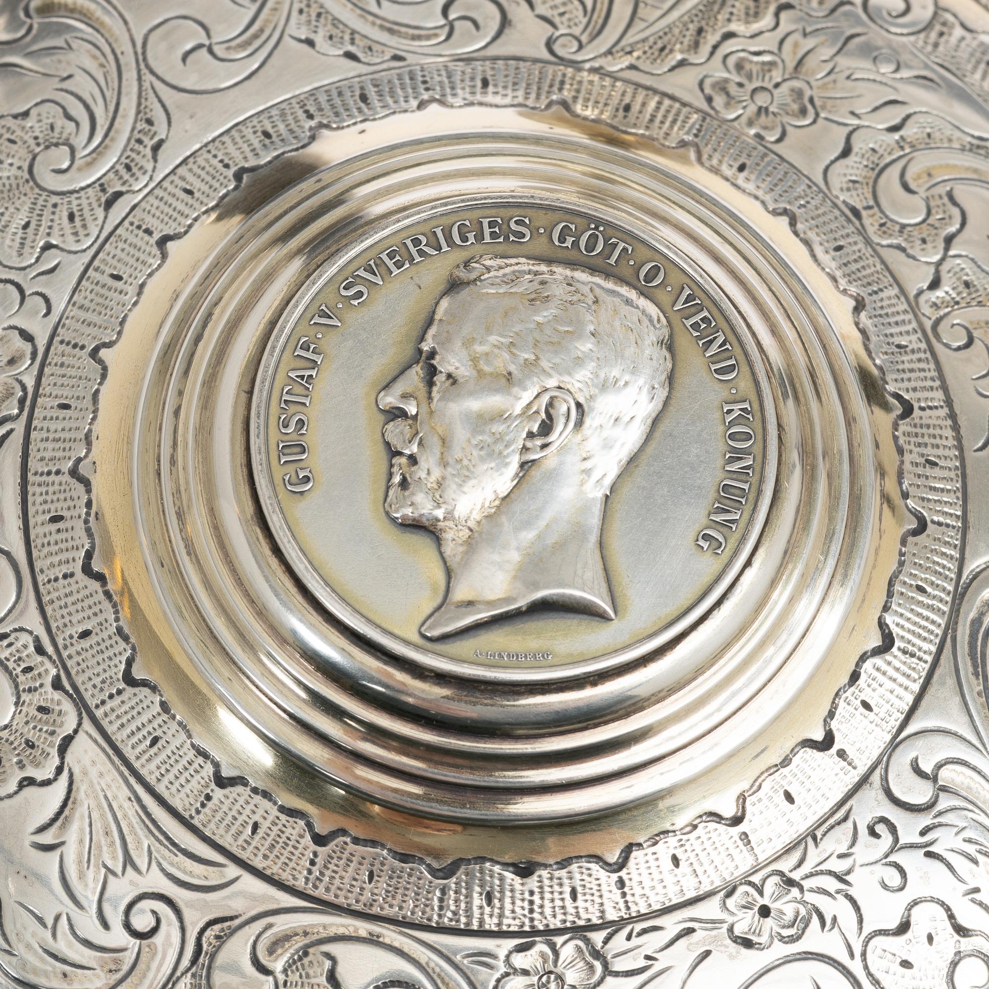 C.G. Hallberg, Dryckeskanna, silver, Stockholm 1928.