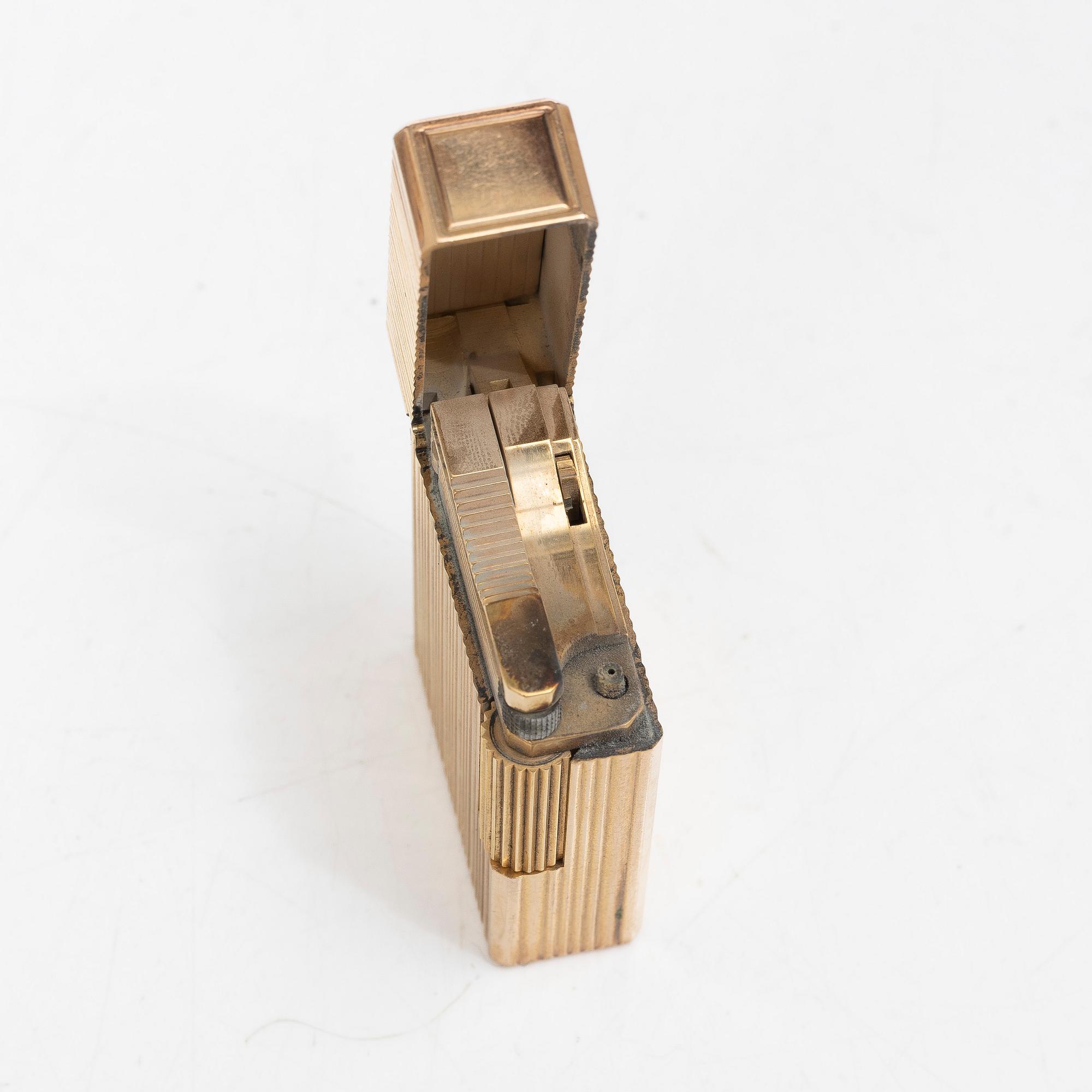 A lighter, Dupont, Paris.