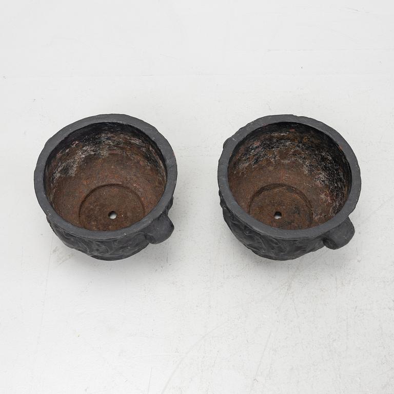 A pair of cast iron garden urns, 'Barockurnan', Näfvqvarns Bruk, Sweden, 20th century.