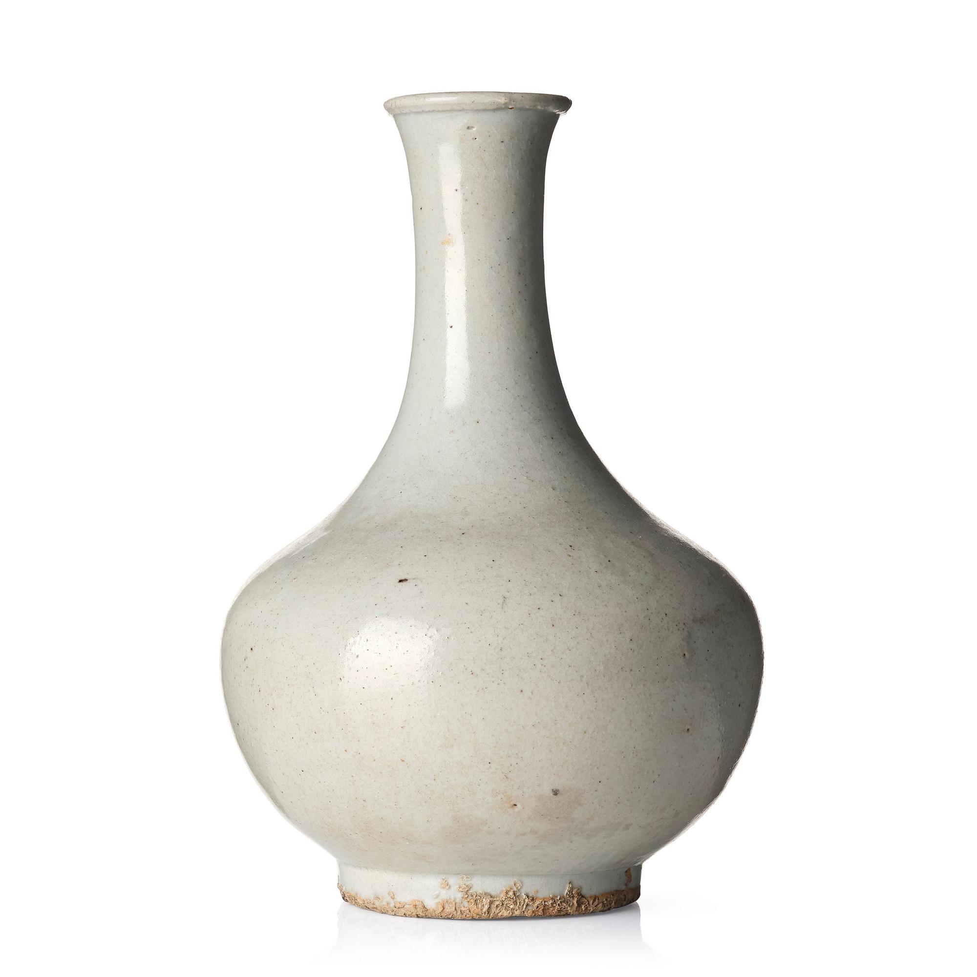 A white glazed Korean vase, Joseon.