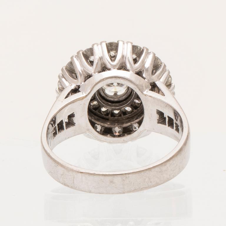 An 18K white gold ring/cocktail ring with round brilliant-cut diamonds, Petterssons Eftr Juvelerar Ab Joh Stockholm 1945.