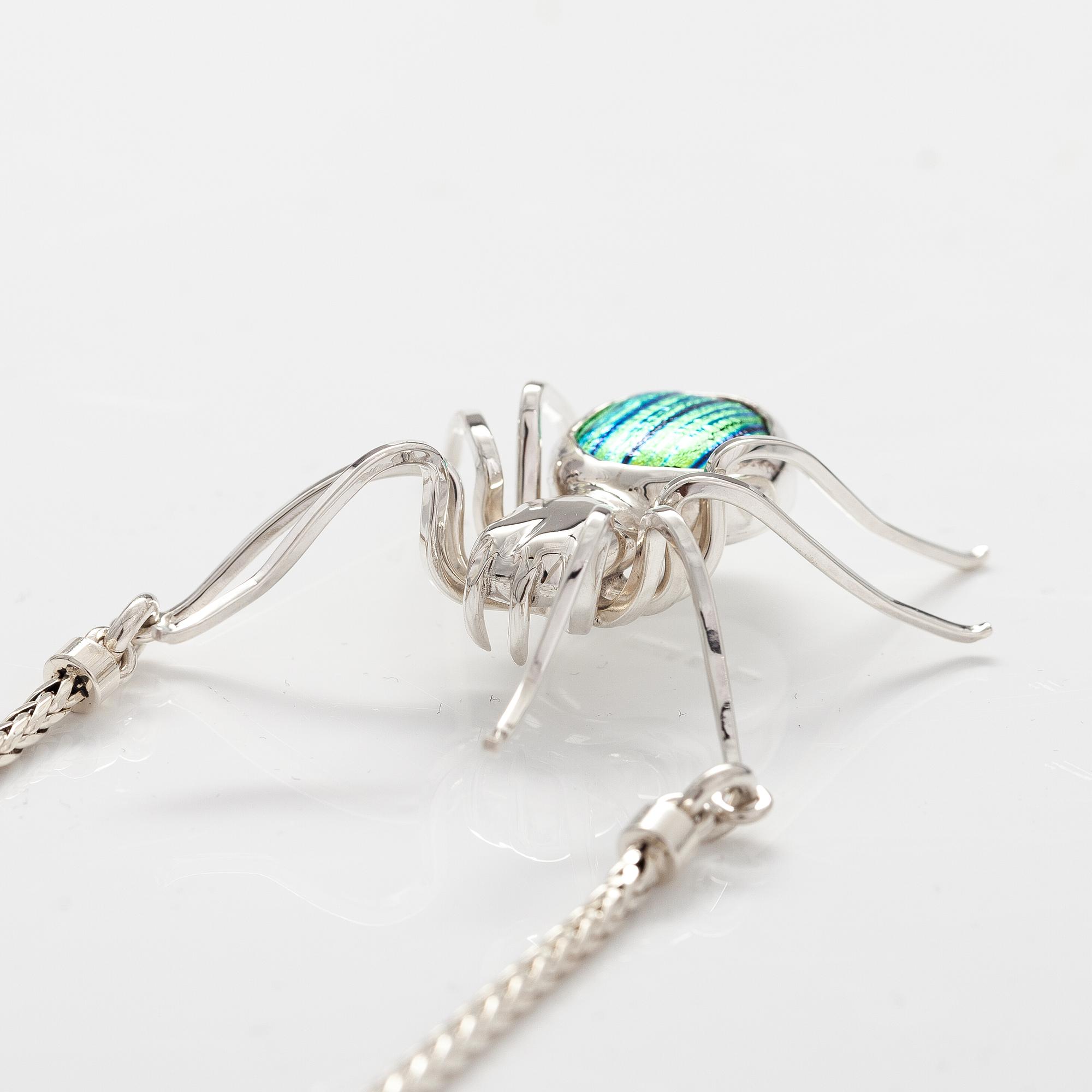 A sterling silver necklace "Spider" with dichroich glass. Ru Runeberg 2019.