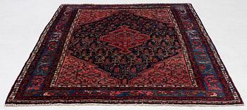 A semi-antique Ingelas carpet, c. 212 x 140 cm.