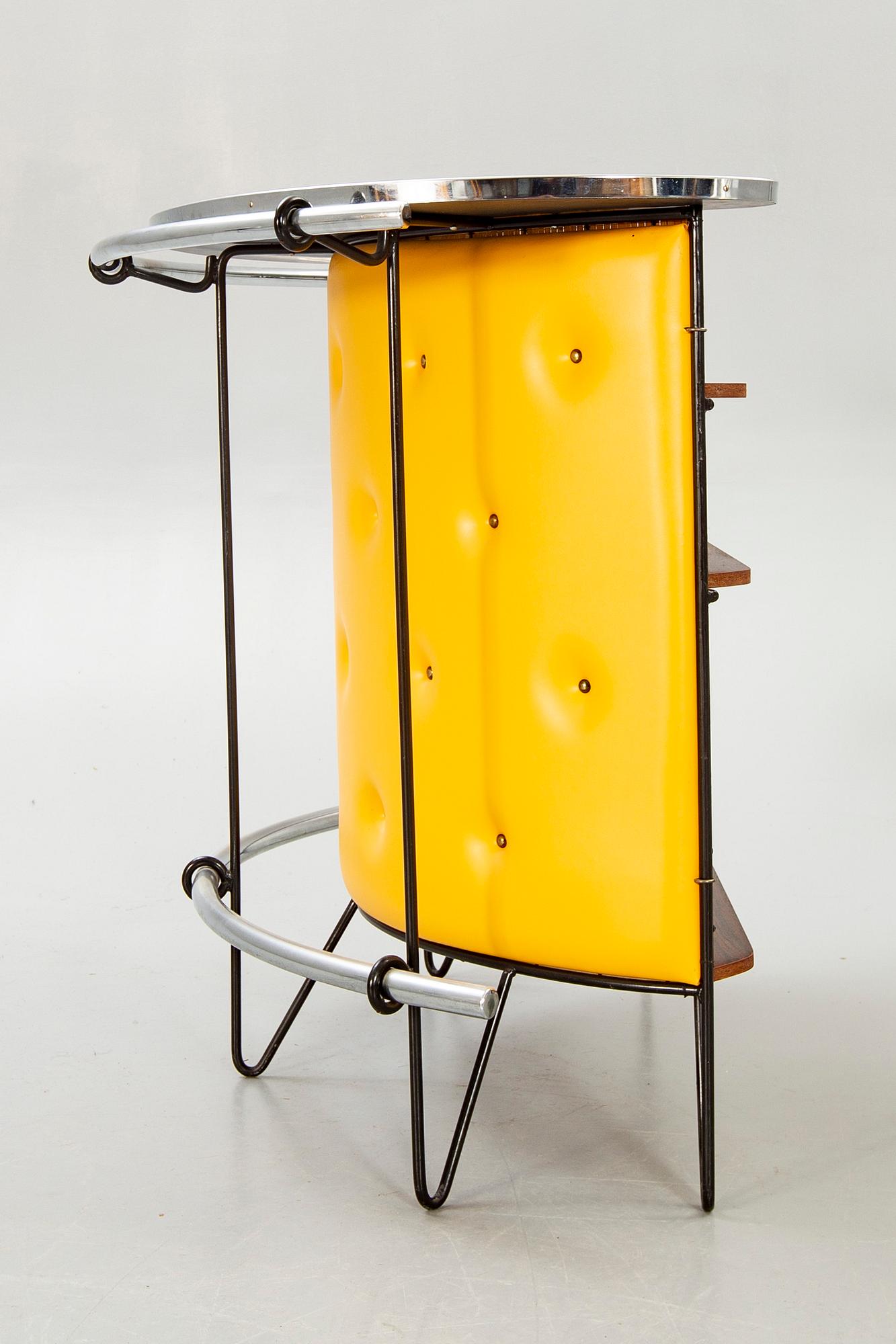 Bar counter and 4 bar stools, mid 1900s.