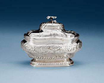 695. A Swedish 18th century silver sugar-box, makers mark of Mathias Grahl, Göteborg 1764.