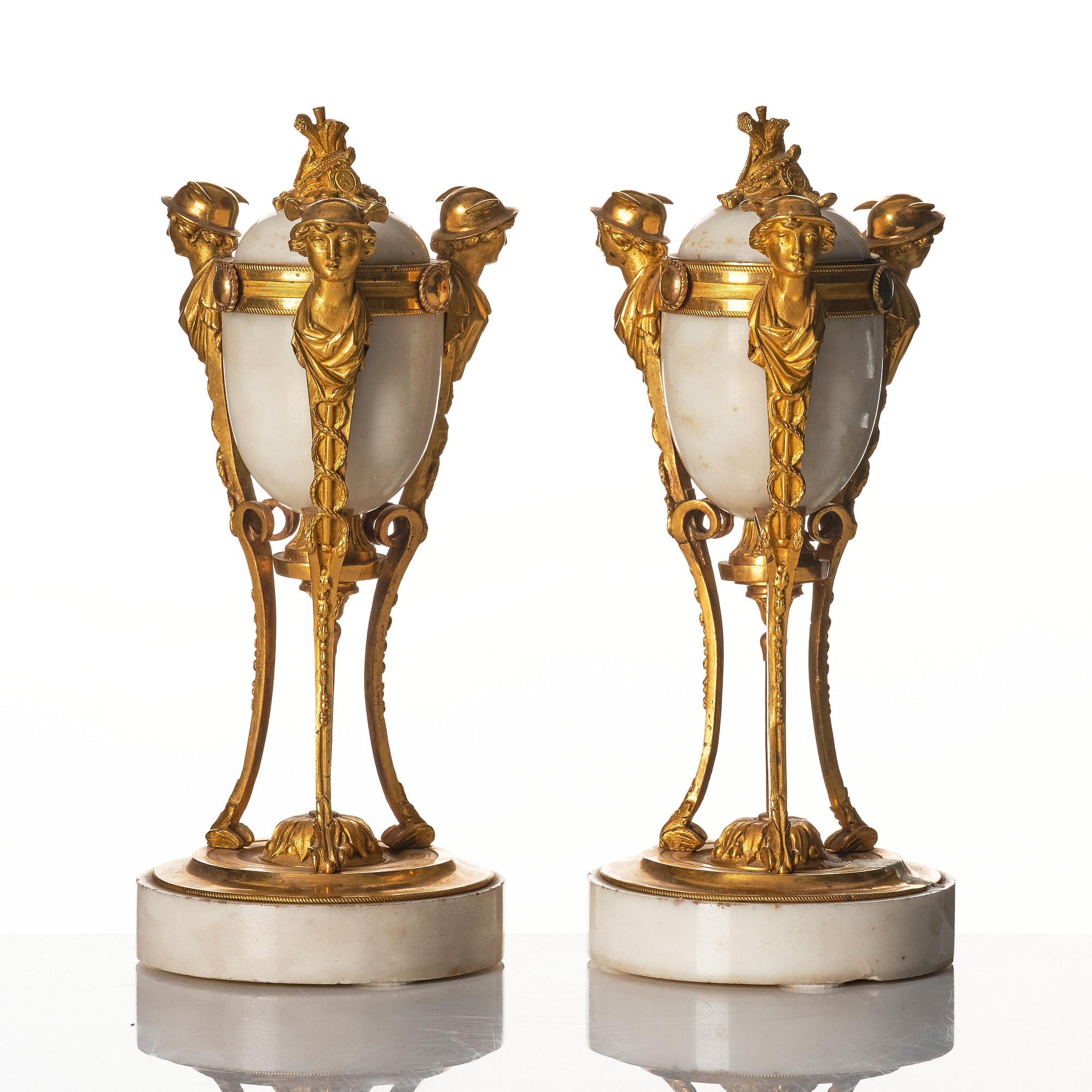 Cassoletter ett par, Frankrike omkring 1790. Louis XVI.