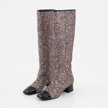 Chanel, a pair of glitter boots, size 37.