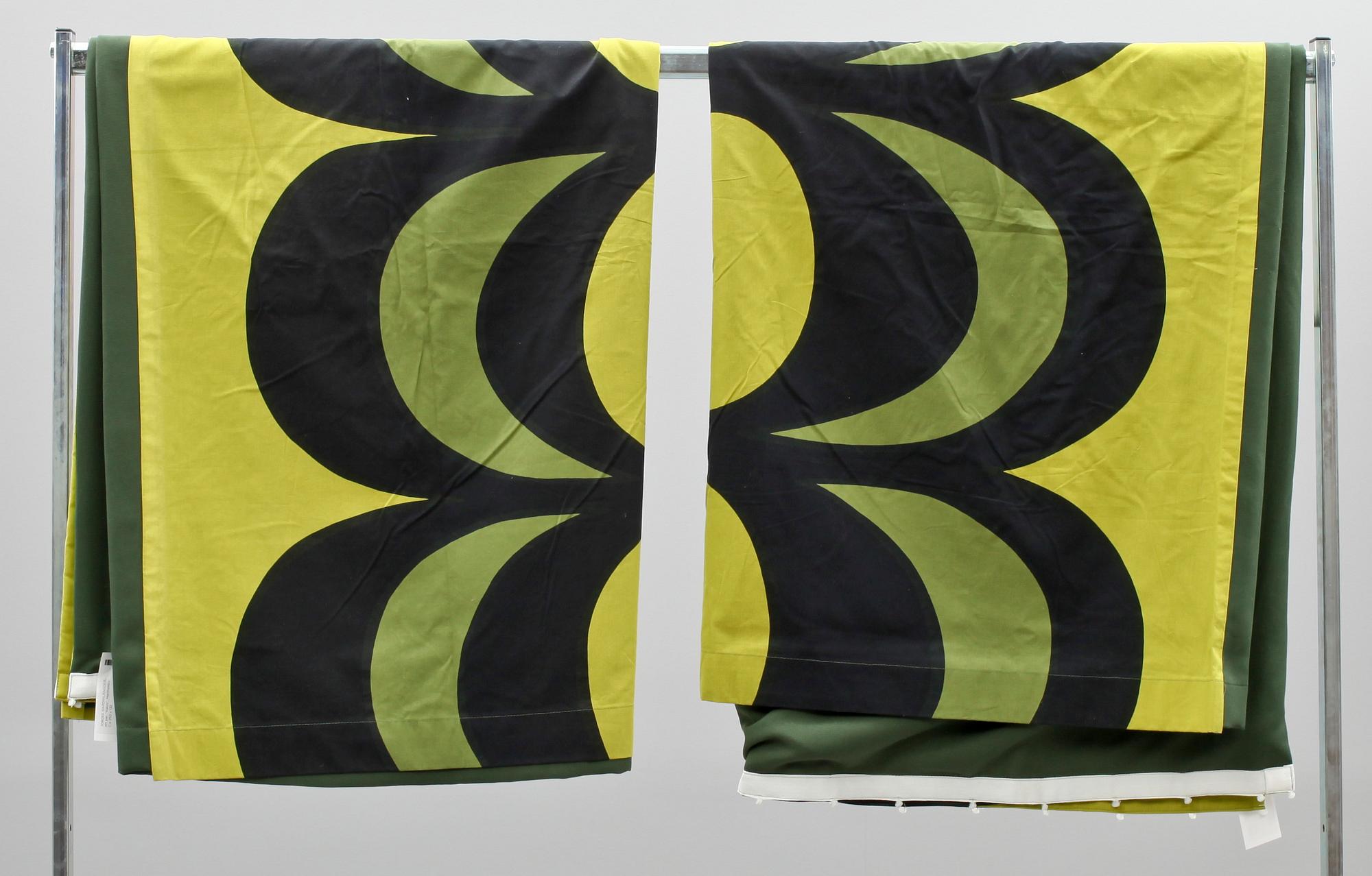 GARDINLÄNGDER, ett par, "Kaivo", Marimekko. C:a 250 x 132.