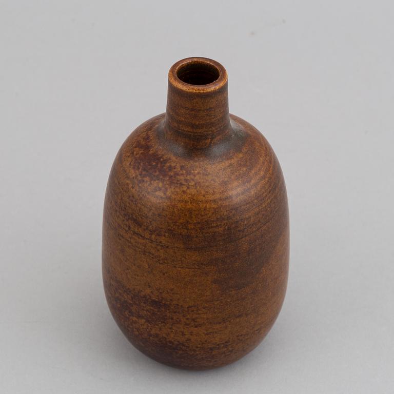 Erich & Ingrid Triller, a set of two stoneware vases and a dish, Tobo, Sweden.