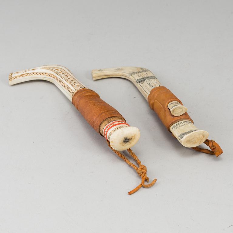 Two Sami reindeer horn knives, signed. Torsten Lustig, -89 and Adolf Viktor, Dundret.