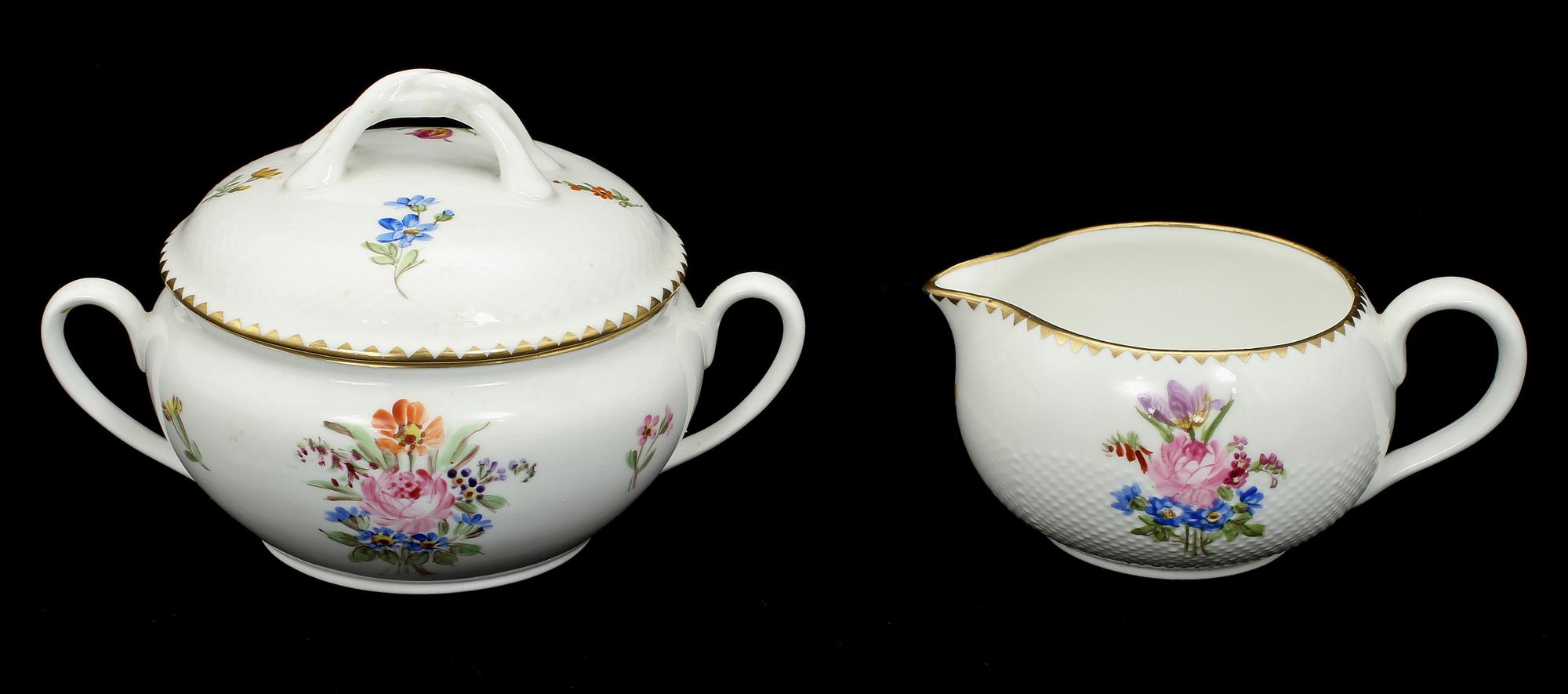 MAT- OCH KAFFESERVISDELAR, 124 st, porslin, Gustavsberg, 1900-talets första hälft.