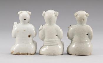FIGURINER, tre stycken, porslin. Qing dynastin.