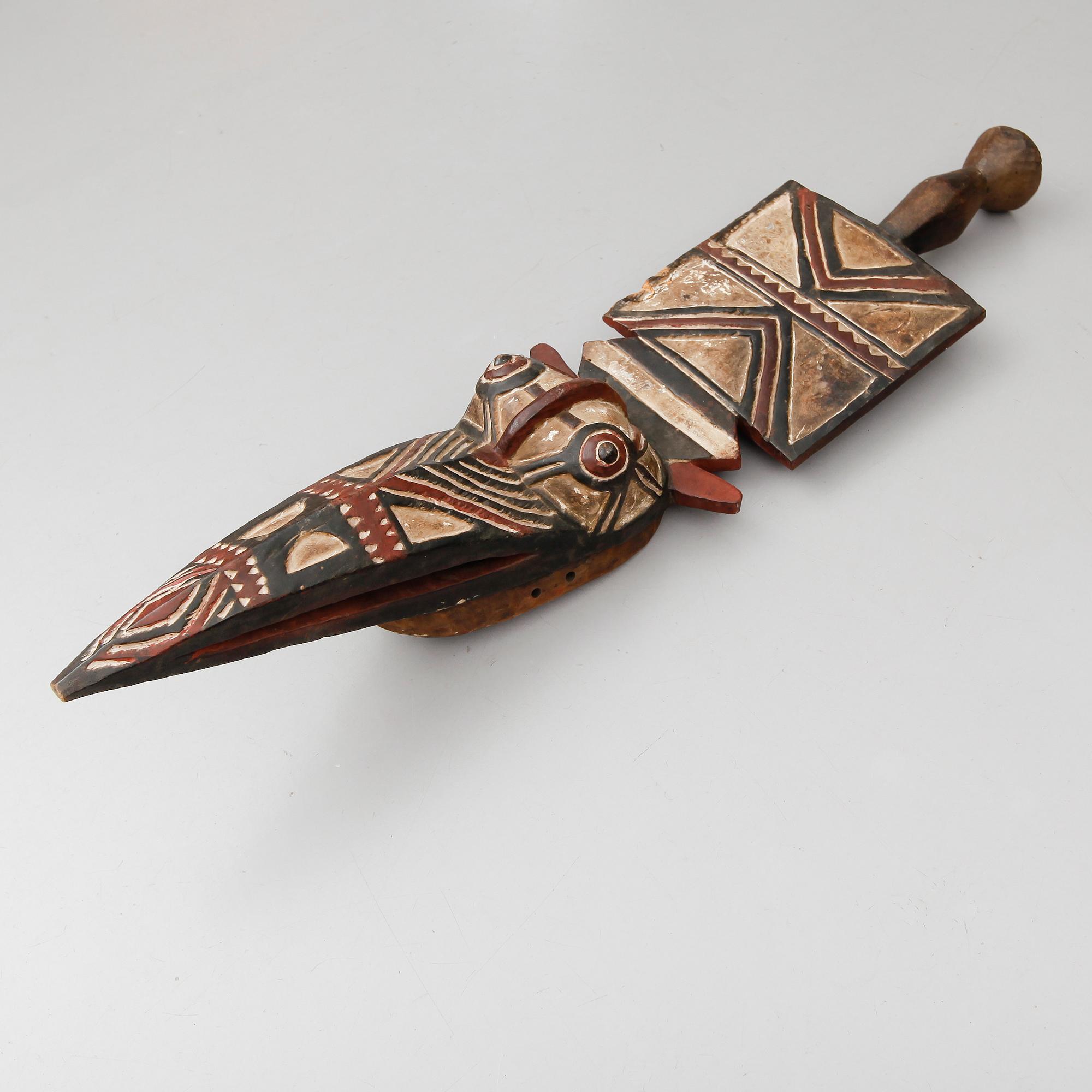 MASK, skuret och målat trä, Burkina Faso, Afrika.