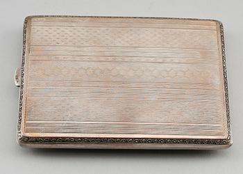 CIGARETTETUI, silver, rosenslipade diamanter. Vikt ca 162 g.