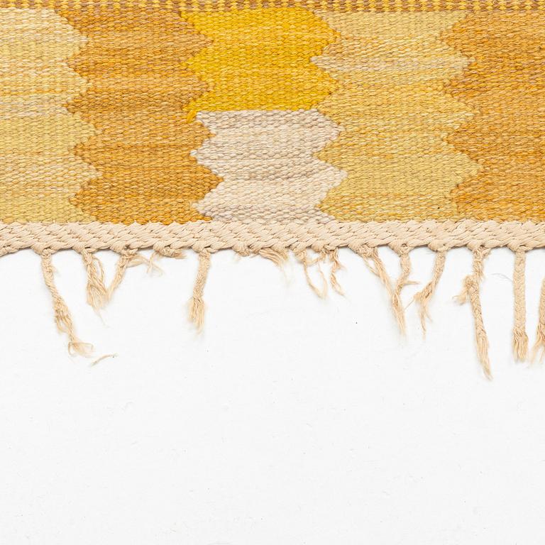 Barbro Nilsson, matta, "Nejlikan gul", gobelängteknik, ca 334,5 x 279 cm, signerad AB MMF BN.
