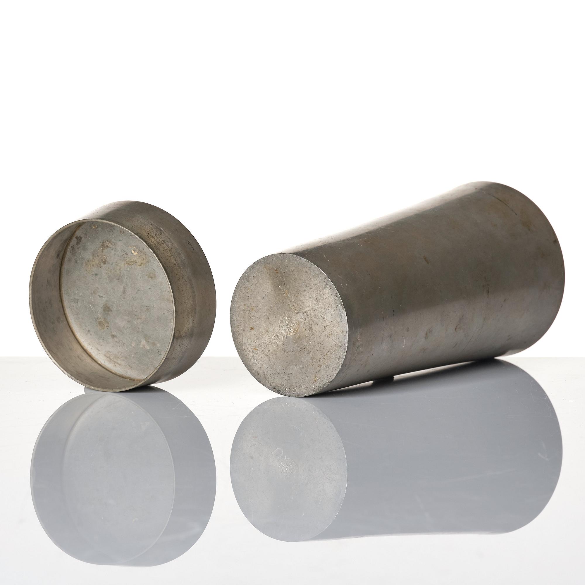 Björn Trägårdh, a pewter cocktail shaker model "A 2090", Firma Svenskt Tenn, Stockholm 1934.