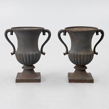 Trädgårdsurnor, ett par, sent 1900-tal.