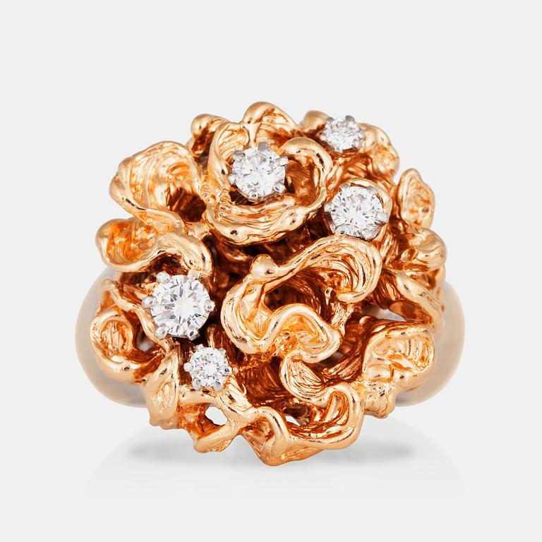RING, design Siegfried Egger, med briljantslipade diamanter.