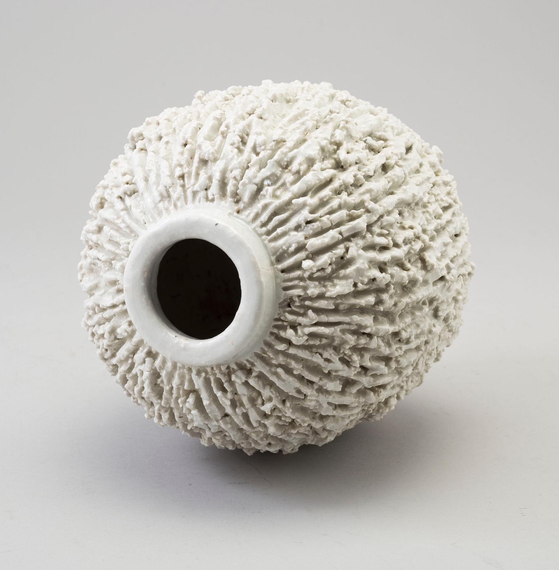 GUNNAR NYLUND, vas, chamotterat stengods, signerad, Rörstrand, 1900-talets andra hälft.