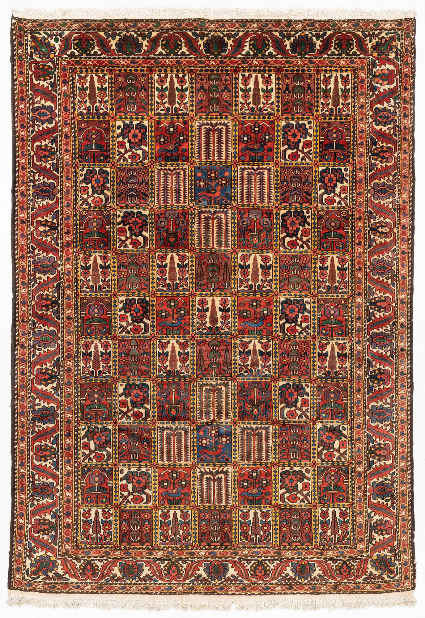 A Chahar Mahal Va Bakhtiari carpet, semi antique, c. 306 x 220 cm.