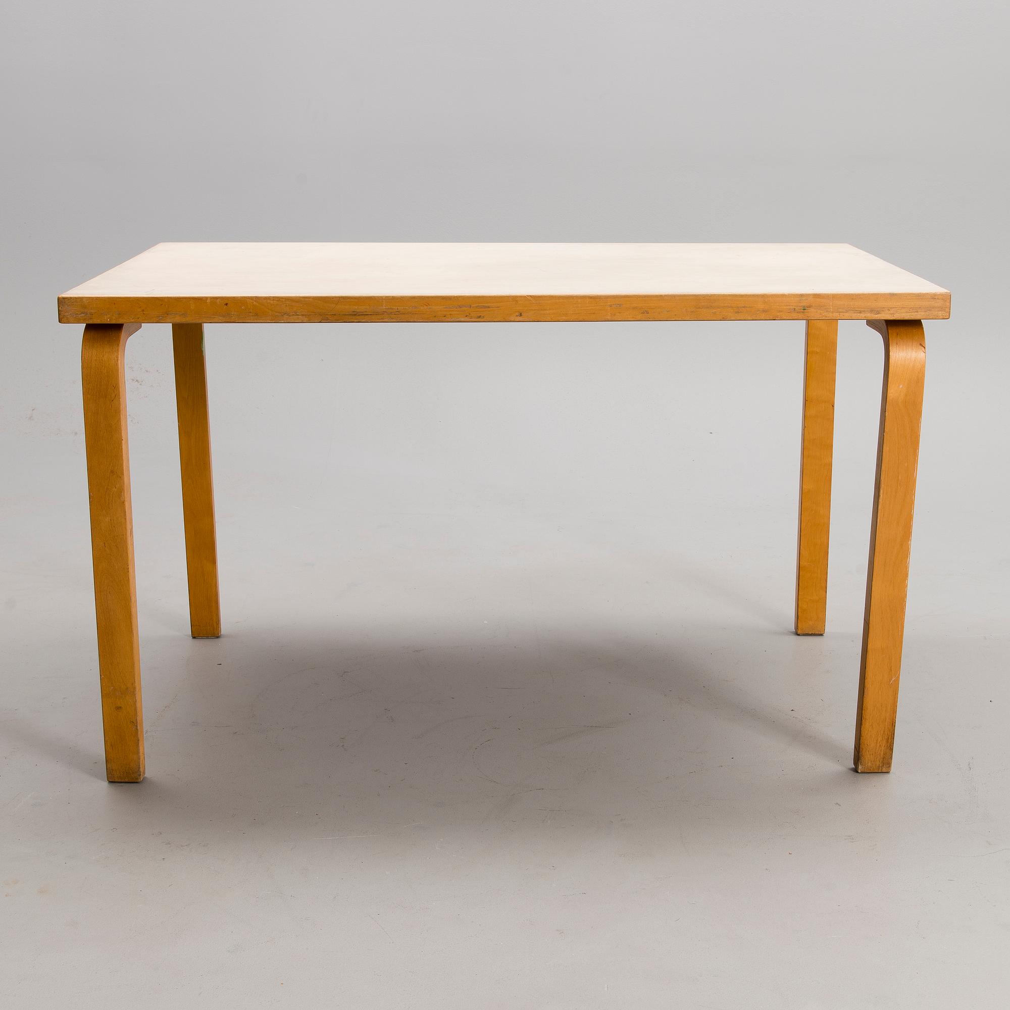 ALVAR AALTO, PÖYTÄ JA TUOLI 66, 1900-LUVUN PUOLIVÄLI.