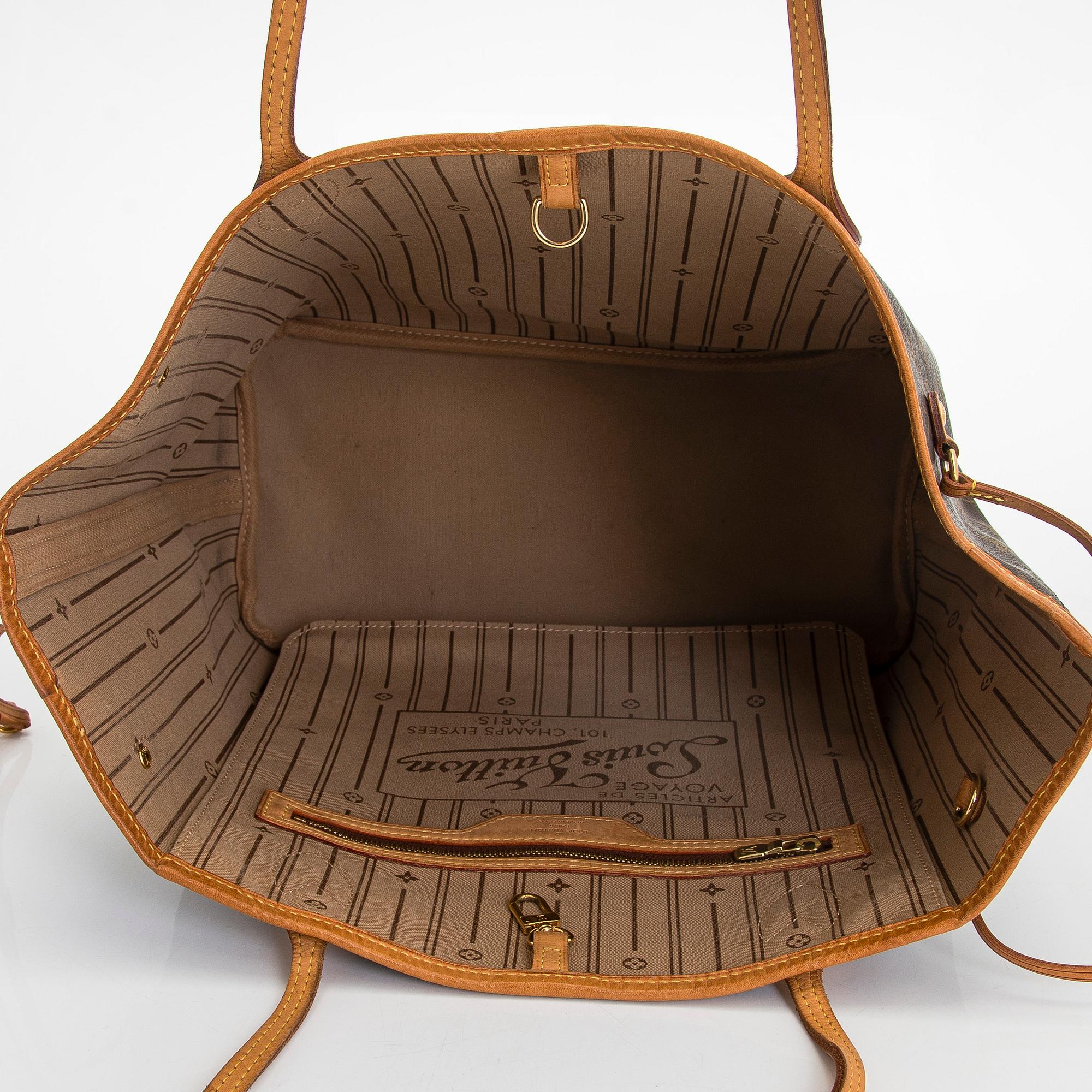 Louis Vuitton, a Monogram Canvas 'Neverfull MM' bag.