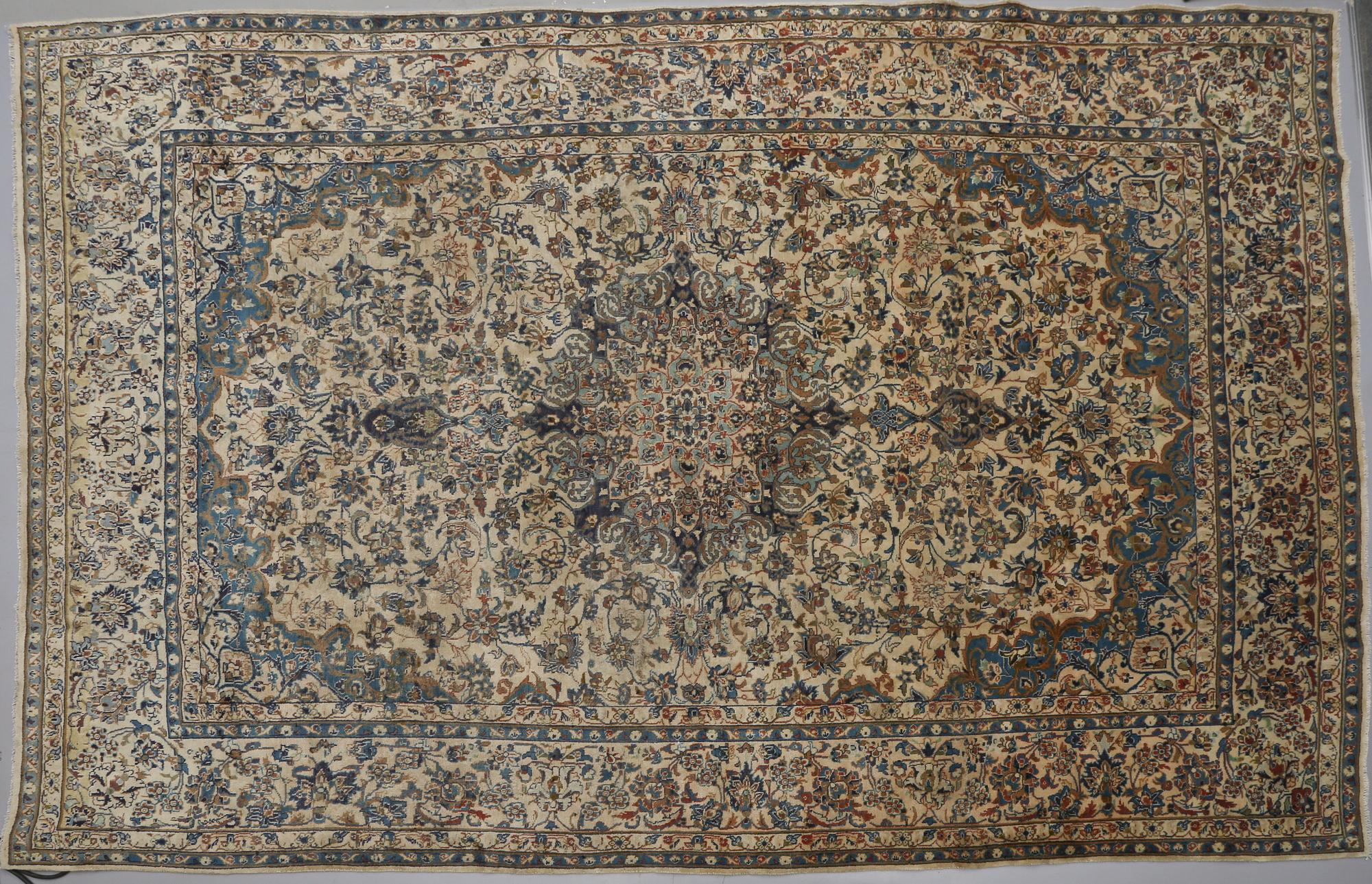 MATTA, orientalisk, 1900-talets senare del, 397 x 295 cm.