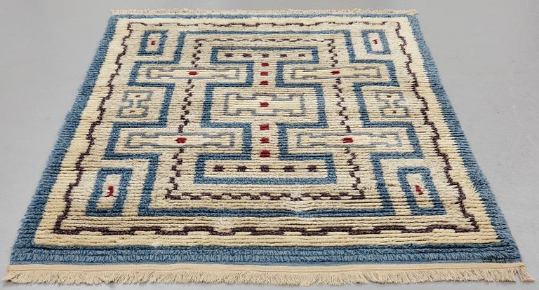 Sigvard Bernadotte, A CARPET, knotted pile, ca 210,5 x 153,5 cm, signed SB.
