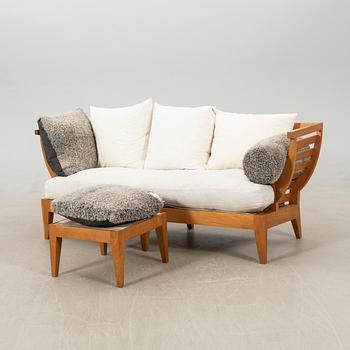 Nirvan Richter, soffa samt fotpall för Norrgavel 2000-tal.