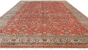 A part silk Sarouk carpet, approx. 530 x 365 cm.